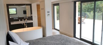 LUXURY VILLA ON THE GULF OF SAINT TROPEZ WITH PRIVATE POOL, BEACHES 200M AWAY