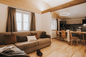 Deluxe Apartment | Living area | Flat-screen TV - Landhaus Albert Murr (Sankt Anton am Arlberg)