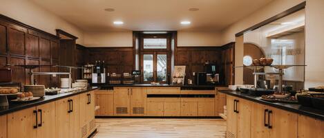 Free daily buffet breakfast