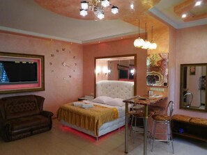 Deluxe Apartment, Jetted Tub