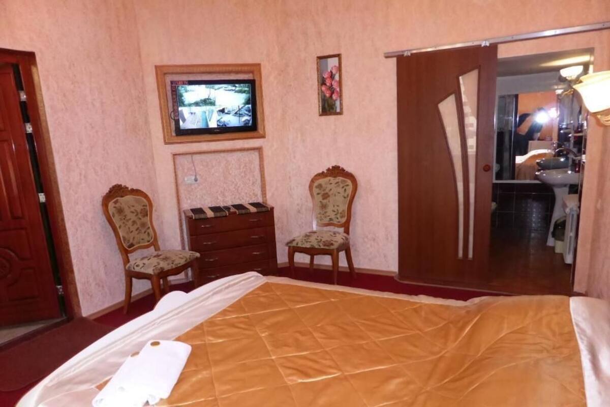 Comfort Double Room | Minibar, desk, soundproofing, iron/ironing board