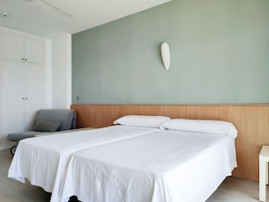 Iron/ironing board, free WiFi, bed sheets - Flats Friends Atlantida Sea View Studio (Benidorm)