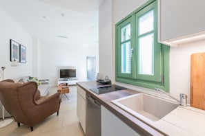 Apartment (The Loop) | Private kitchenette