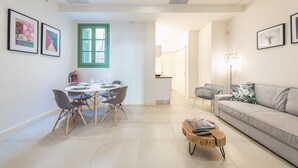 Apartment (The Circle) | Wohnbereich | Flachbildfernseher