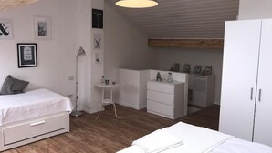A bedroom with a bed, bedside table, and wardrobe. - Villetta near Argegno Dizzasco (Muronico)