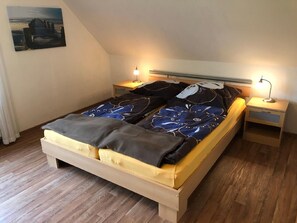2 Schlafzimmer, Schreibtisch, Bügeleisen/Bügelbrett, WLAN