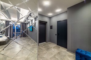 Panoramic Studio Suite | Hypo-allergenic bedding, Select Comfort beds, individually decorated - European Apart-Hotel (Dnipro)