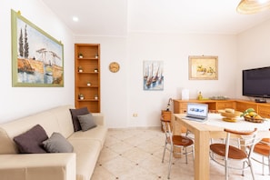 Flat-screen TV - Spacious 3 bedrooms apartment in Sorrento OldTown (Sorrento)