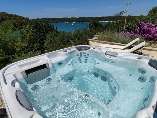 Bain à remous extérieur