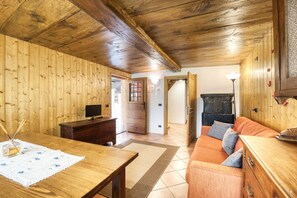 Apartment, 2 Bedrooms (Testa 3) | Living room