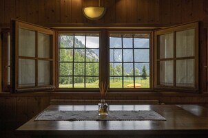 Apartamento, 2 quartos (Testa 3) | Área de estar | TV