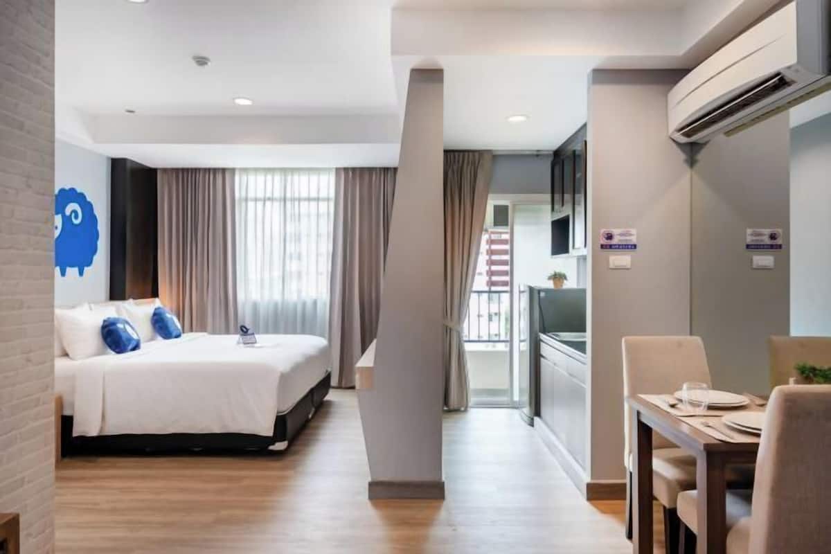 2 bedrooms, desk, free WiFi, bed sheets