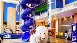 A children's play area with slides and a large sheep sculpture. - Kokotel Bangkok Dheva Thonglor (Bangkok)