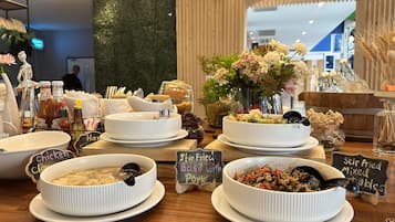 Daily cooked-to-order breakfast (THB 250 per person)