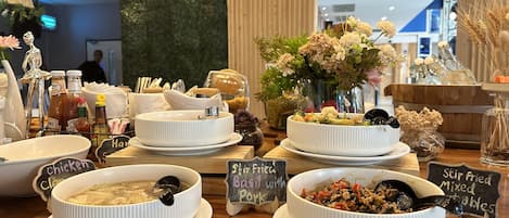 Daily cooked-to-order breakfast (THB 250 per person)