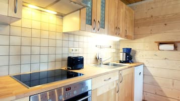 KylskÄp, ugn, spishÀll och kaffe- och tebryggare