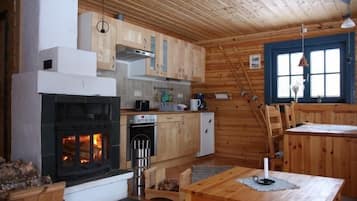 Kylskåp, spishäll, kaffe- och tebryggare och brödrost
