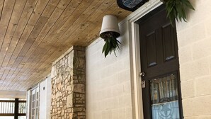 Property grounds - High Bluff Waterfront Chalet (Canyon Lake)