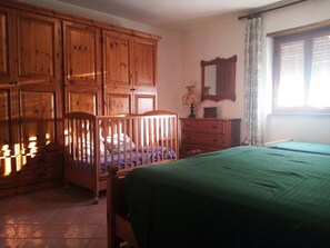 3 عدّة غرف نوم ومكواة/لوح كي