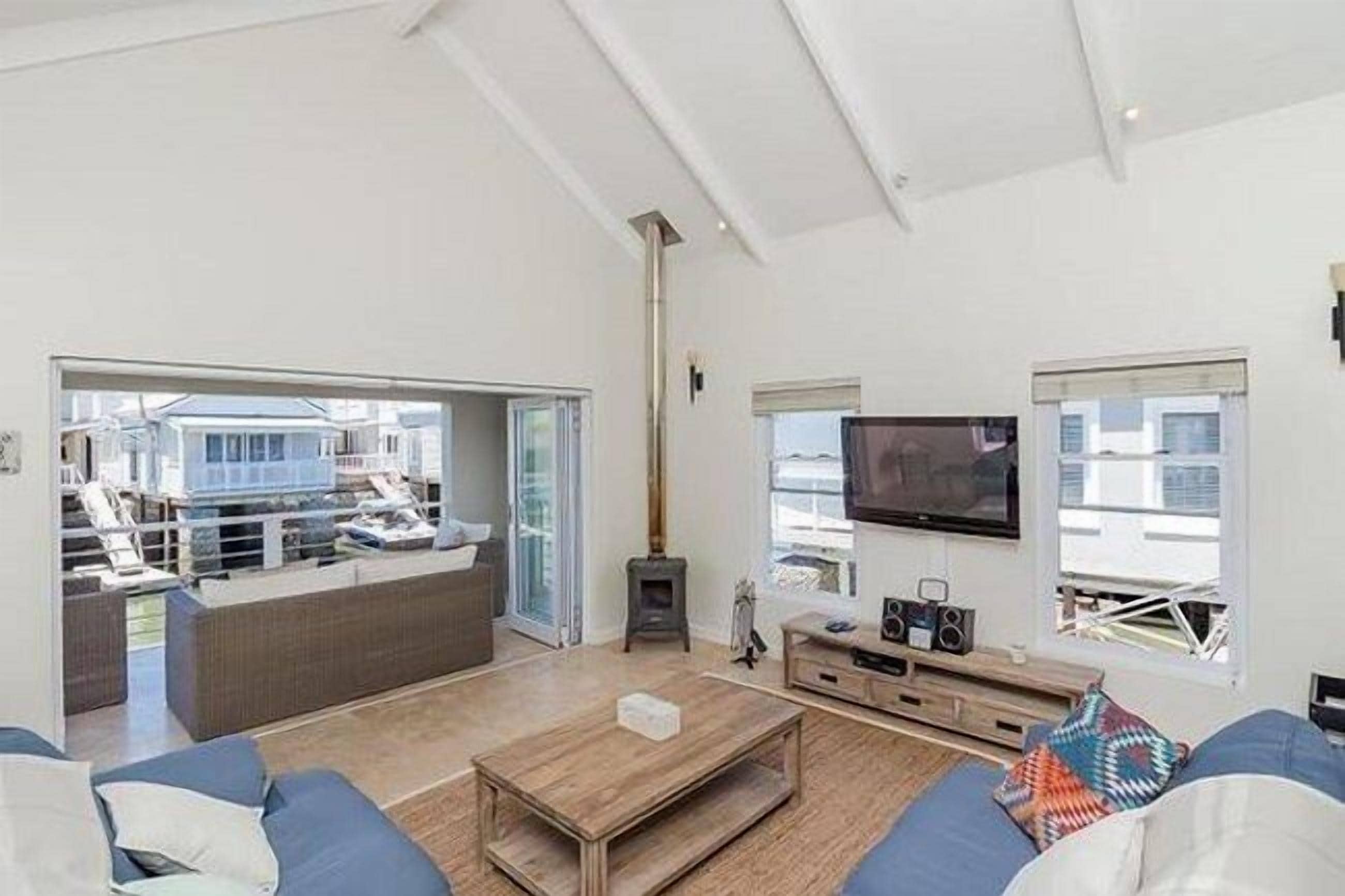 Cottage Tiêu chuẩn, 3 phòng ngủ | Khu phòng khách | TV 