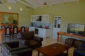 Deluxe Chalet, 2 Bedrooms | Private kitchen - Crimson Bush Lodge (Hammanskraal)