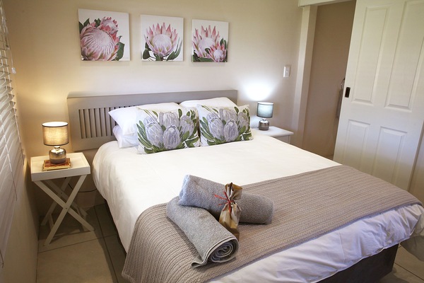 Deluxe Cottage, 1 Bedroom | Premium bedding, iron/ironing board, free WiFi, bed sheets