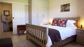 1 bedroom, premium bedding, iron/ironing board, free WiFi