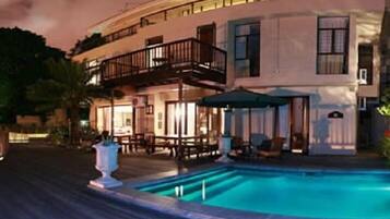 Front of property - evening/night