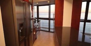 Comfort Apartment, 3 Bedrooms | Private kitchen