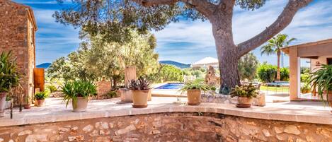 المنطقة المحيطة بالمنشأة