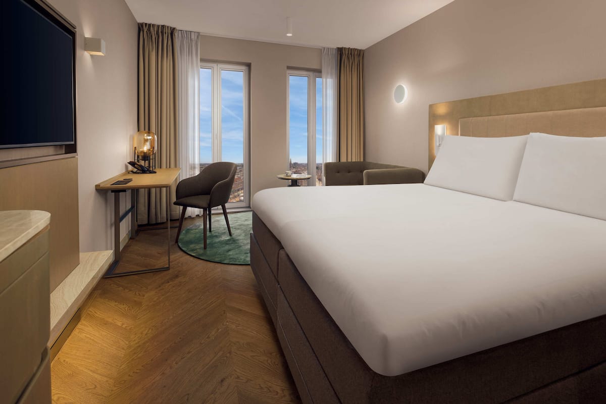 1 bedroom, in-room safe, blackout drapes, soundproofing
