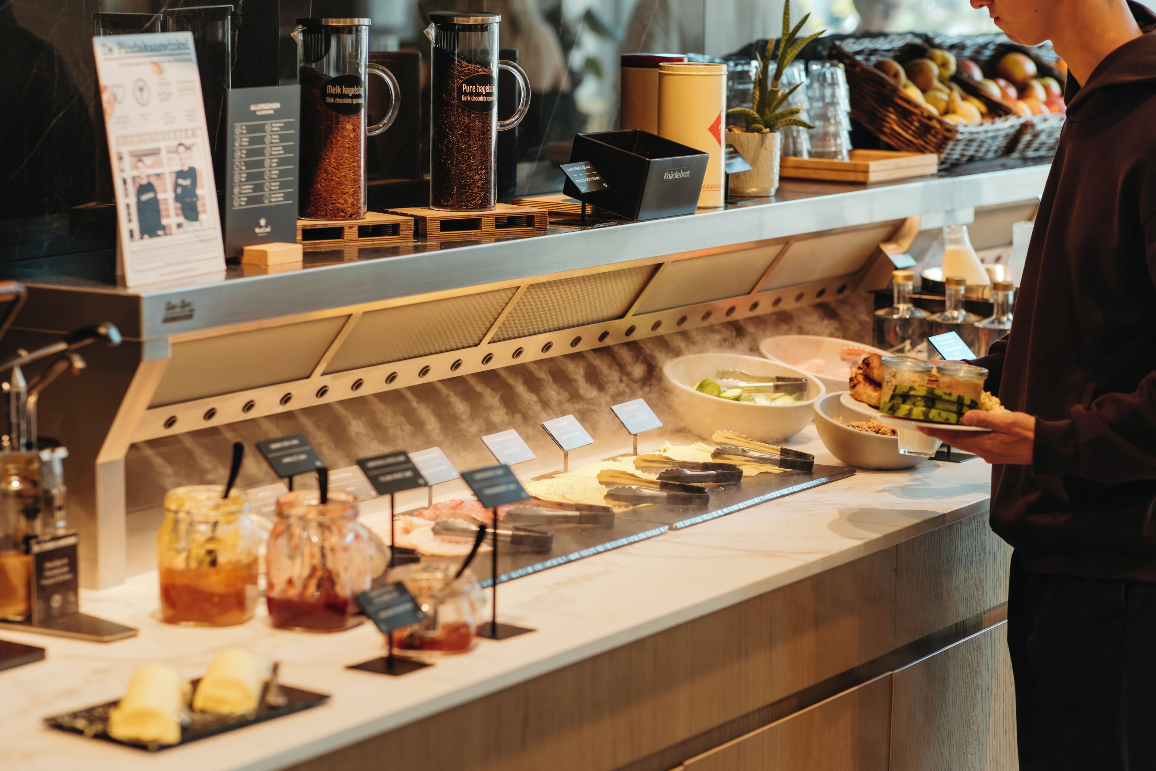 Colazione a buffet a pagamento, servita tutte le mattine 