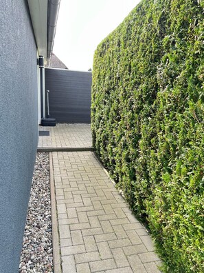 المنطقة المحيطة بالمنشأة