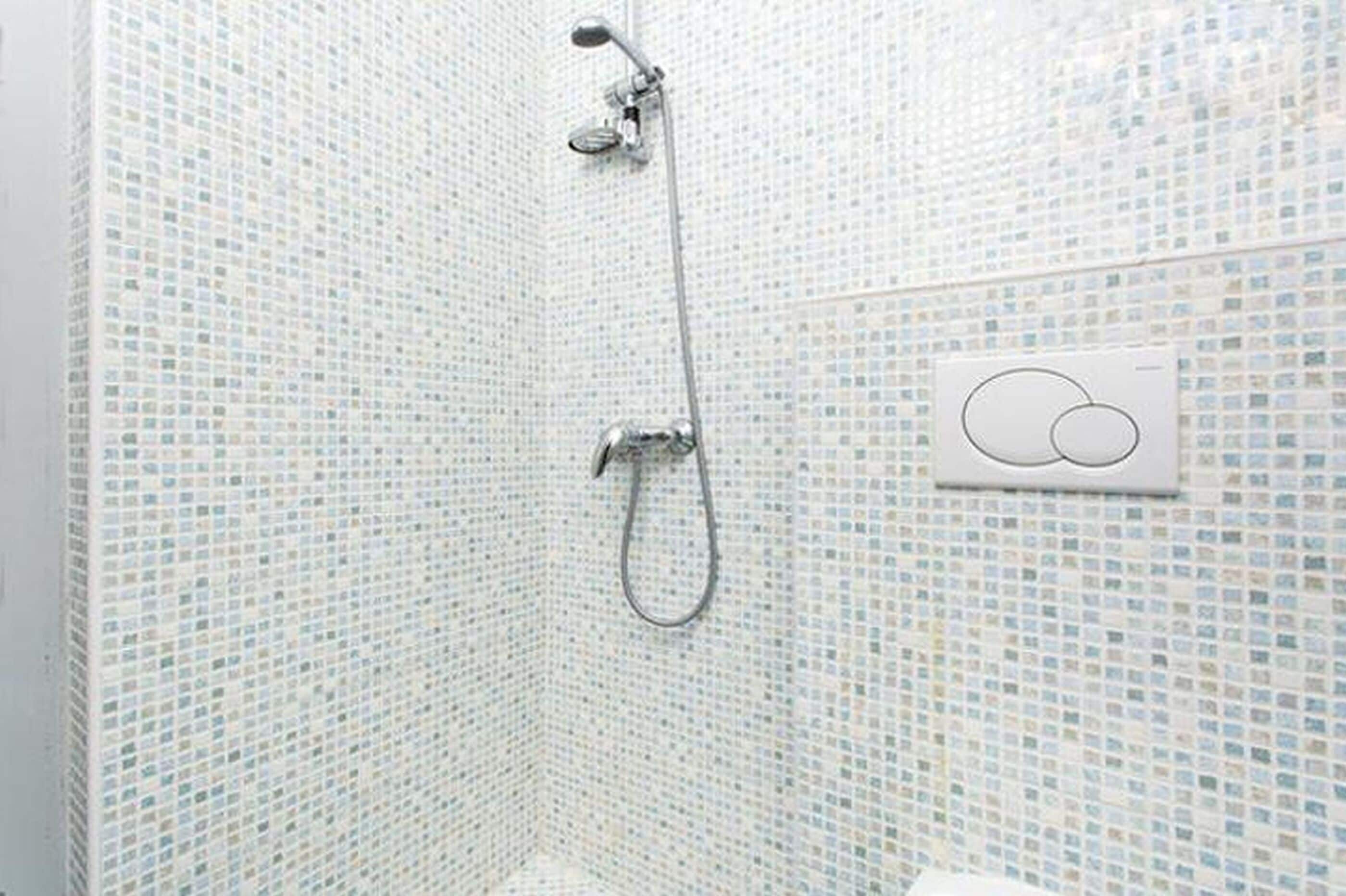 Studio (A1) | Bathroom