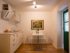 Studio (A2) | Eget kök | Kylskåp, kaffe- och tebryggare, vattenkokare och brödrost