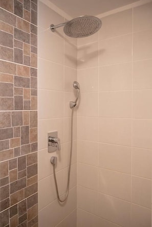 Studio (A2) | Bathroom | Shower, free toiletries, hair dryer, towels