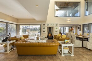 Interior - Vaal River YOLO Spaces – Vaal River Bush Lodge (Metsimaholo)