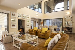 Interior - Vaal River YOLO Spaces – Vaal River Bush Lodge (Metsimaholo)