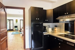 Microwave, oven, stovetop, dishwasher - Gite Nature et Détente 6/8p with private jacuzzi (Marions)