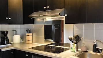 Microondas, horno, parrilla de estufa y lavavajillas