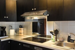 Microwave, oven, stovetop, dishwasher - Gite Nature et Détente 6/8p with private jacuzzi (Marions)