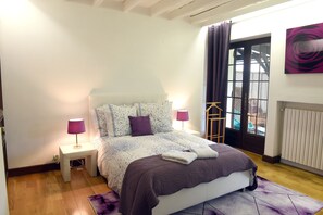 2 bedrooms, iron/ironing board, WiFi, bed sheets - Gite Nature et Détente 6/8p with private jacuzzi (Marions)