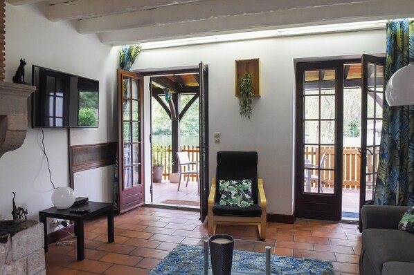 TV, table tennis - Gite Nature et Détente 6/8p with private jacuzzi (Marions)