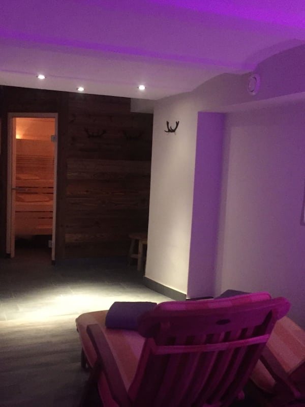Un sauna, aromaterapia, masajes deportivos, tratamientos faciales