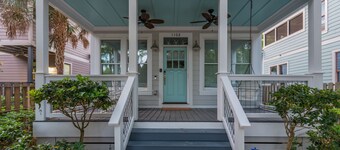 Awesome 4 bed/3.5 bath pup-friendly South End Home