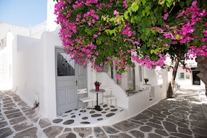 Exterior detail - Lirous Studios (Mykonos)