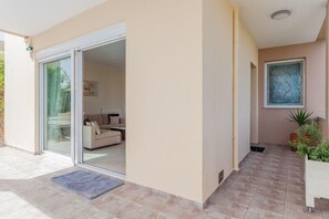 Terrace/patio - Holiday home "Zafira" with hot tub (Rethymno)