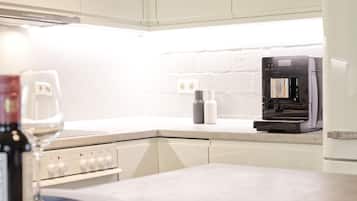 Refrigerador, microondas, horno y lavavajillas