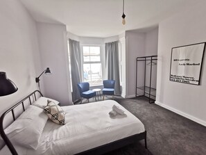 2 Schlafzimmer, Schreibtisch, Bügeleisen/Bügelbrett, kostenloses WLAN