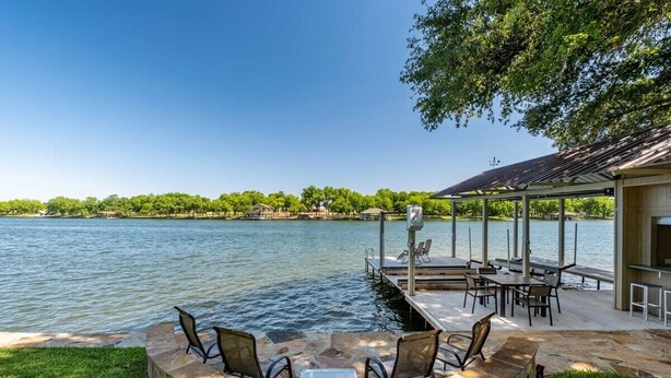 A lakeside patio with outdoor seating and a covered area. - Bonnie Brae-Lakefront Getaway w/Jet Ski & Boat Lift (Kingsland)